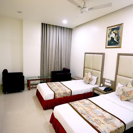 Hotel Blue Pearl Bhopal Buitenkant foto