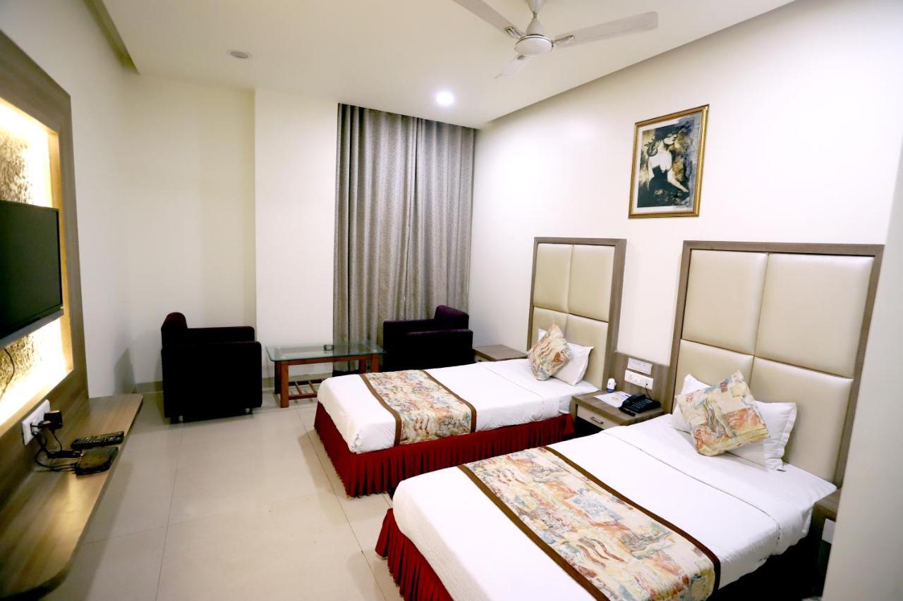 Hotel Blue Pearl Bhopal Buitenkant foto