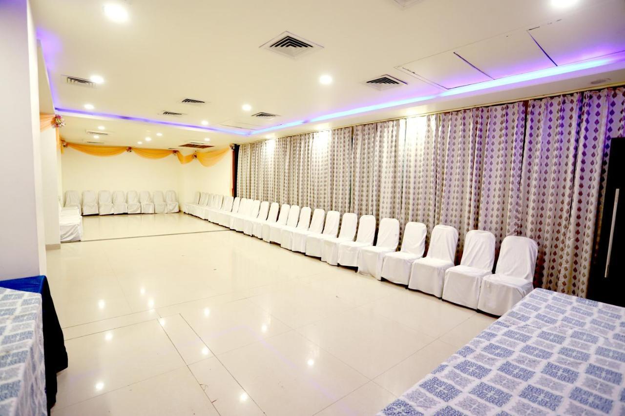 Hotel Blue Pearl Bhopal Buitenkant foto