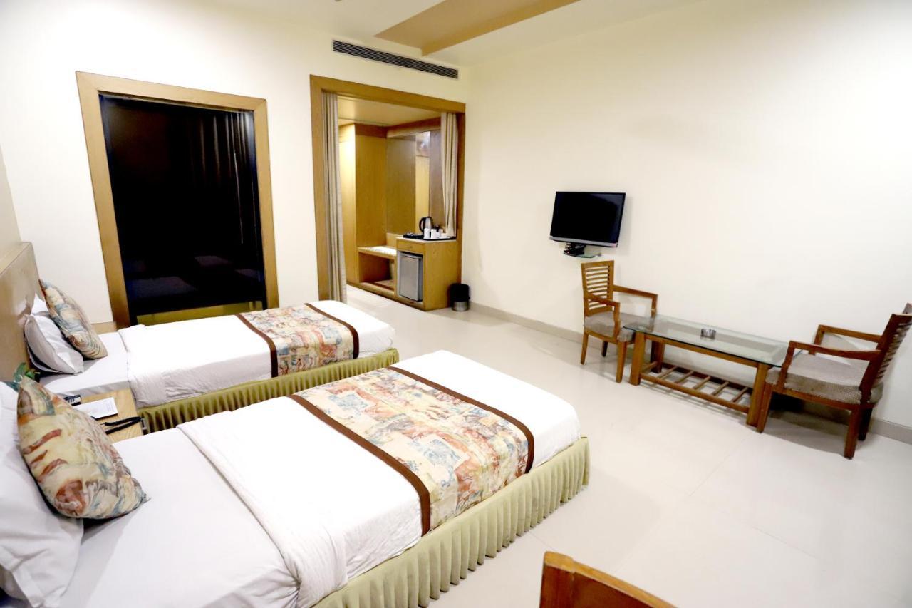 Hotel Blue Pearl Bhopal Buitenkant foto