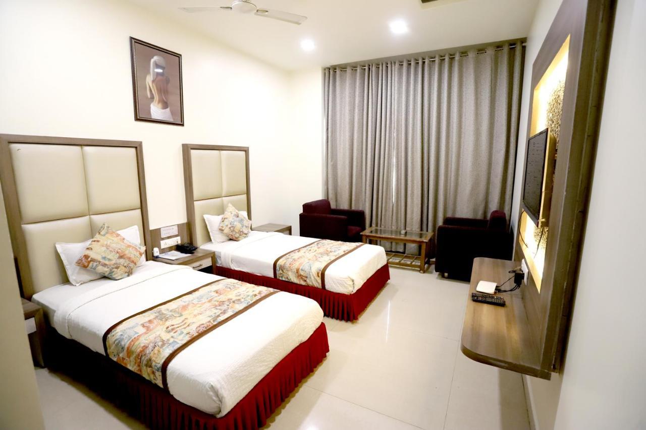 Hotel Blue Pearl Bhopal Buitenkant foto
