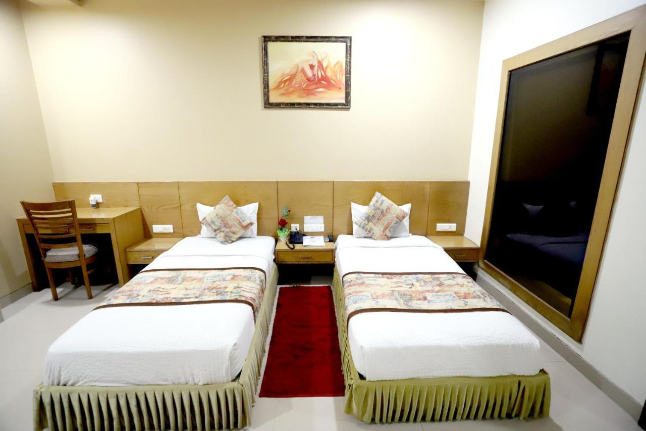 Hotel Blue Pearl Bhopal Buitenkant foto