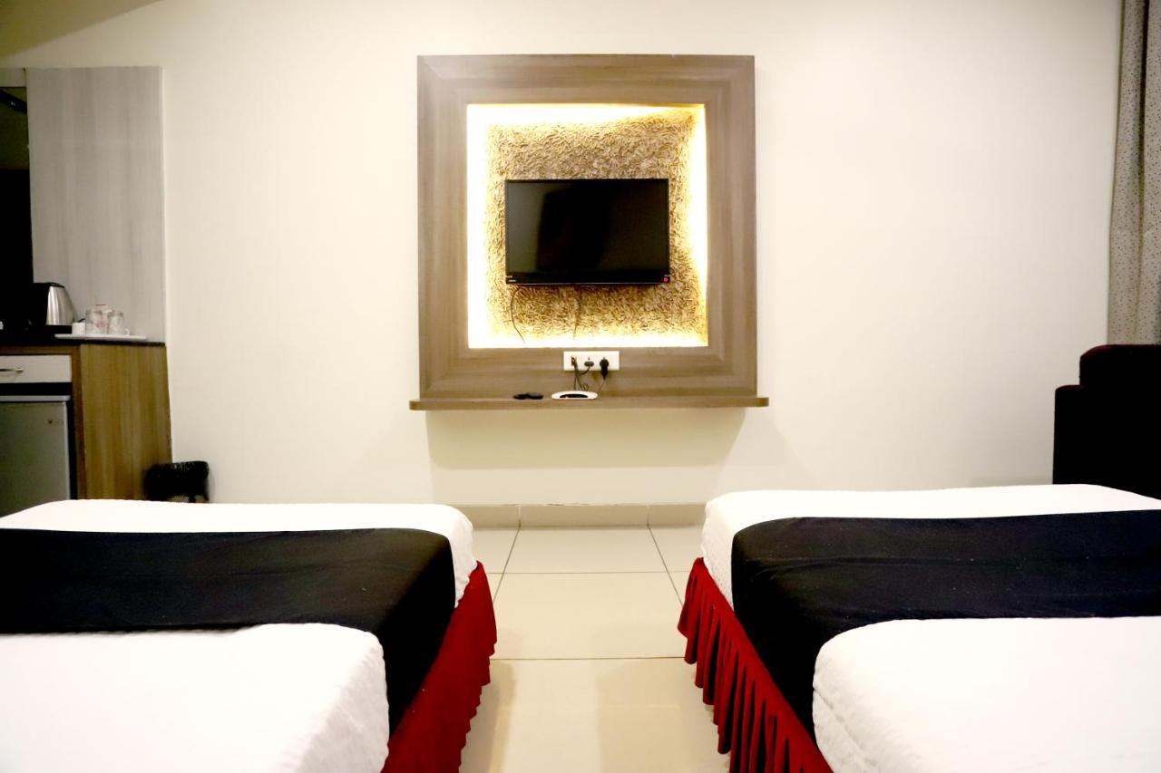 Hotel Blue Pearl Bhopal Buitenkant foto