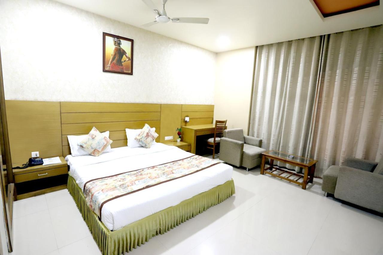 Hotel Blue Pearl Bhopal Buitenkant foto