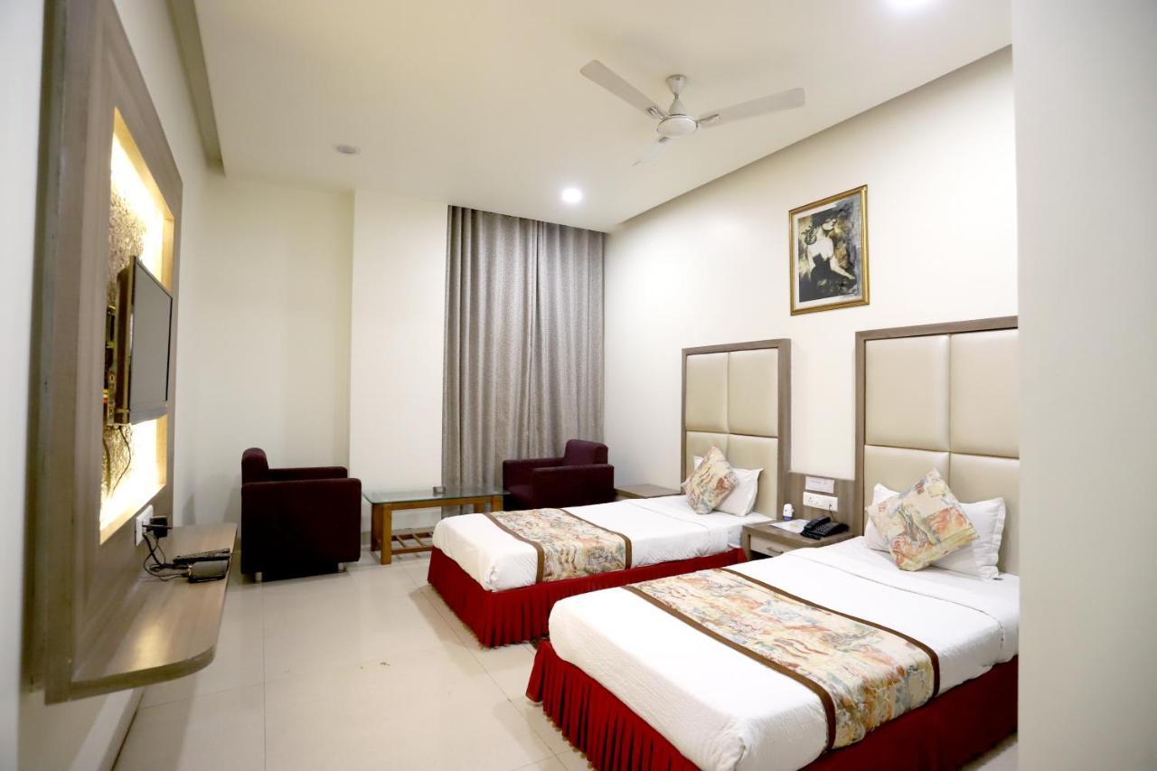Hotel Blue Pearl Bhopal Buitenkant foto