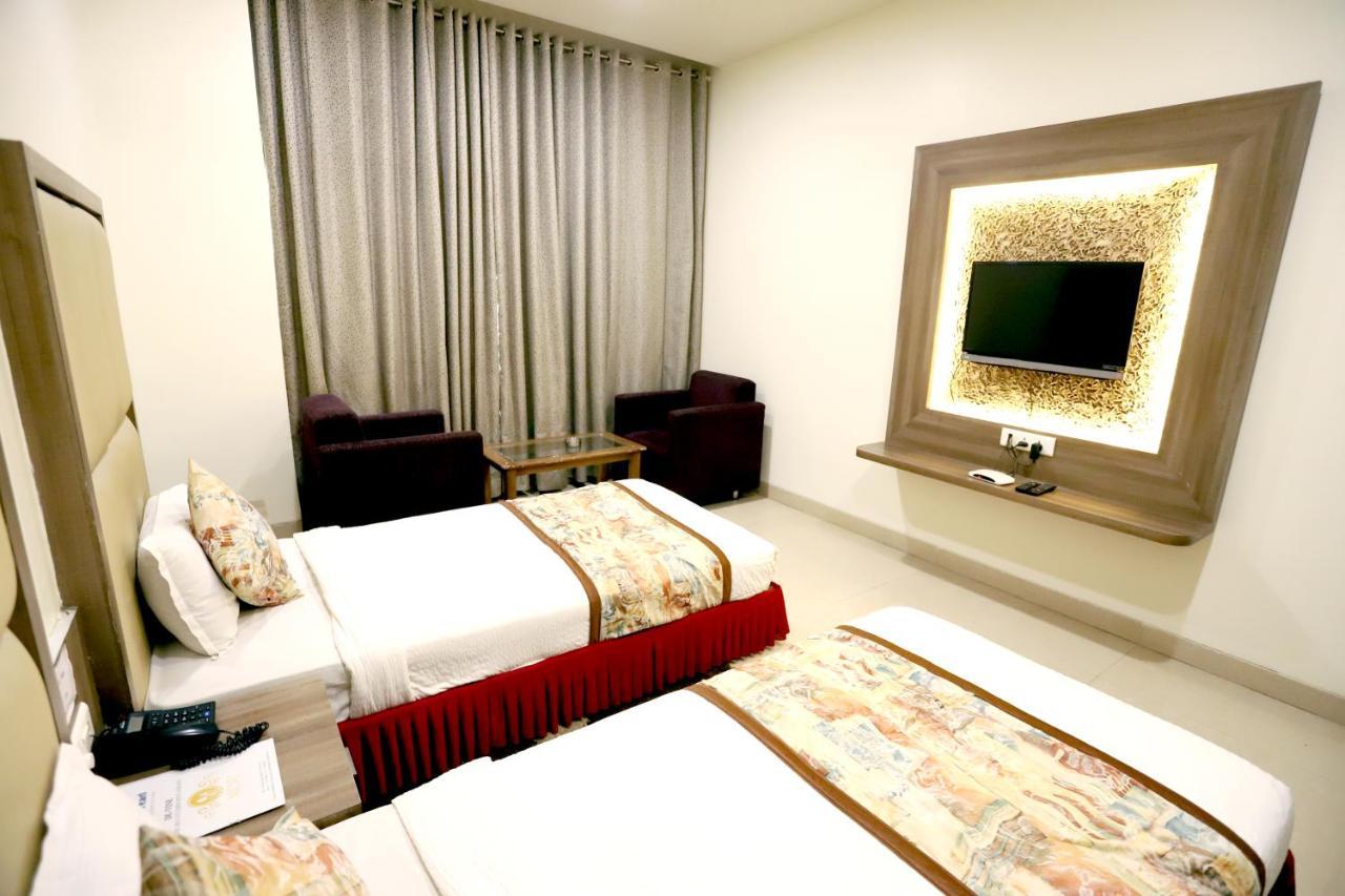 Hotel Blue Pearl Bhopal Buitenkant foto