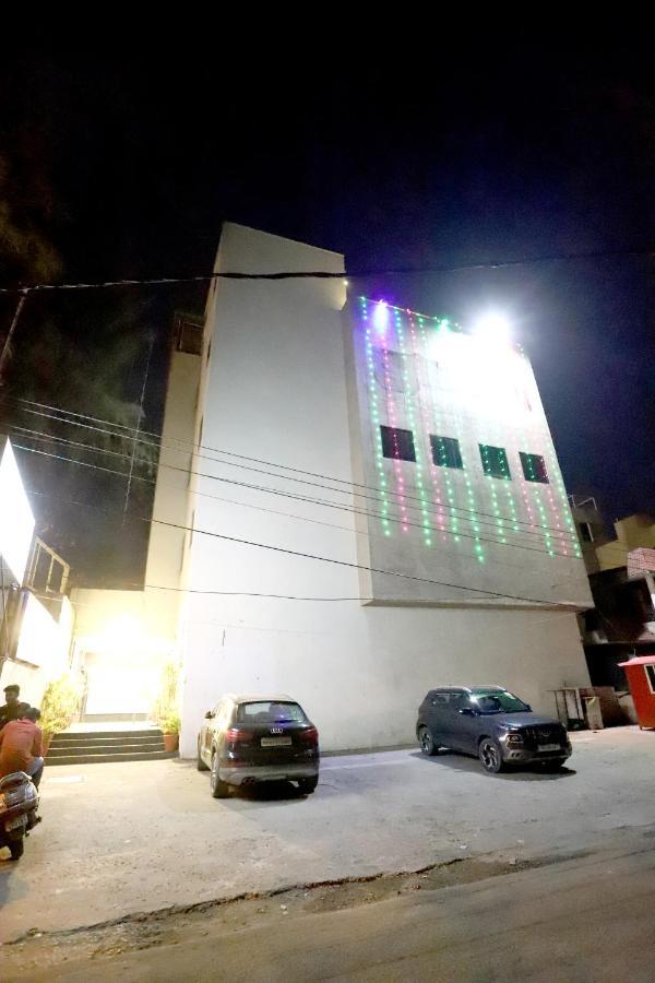 Hotel Blue Pearl Bhopal Buitenkant foto