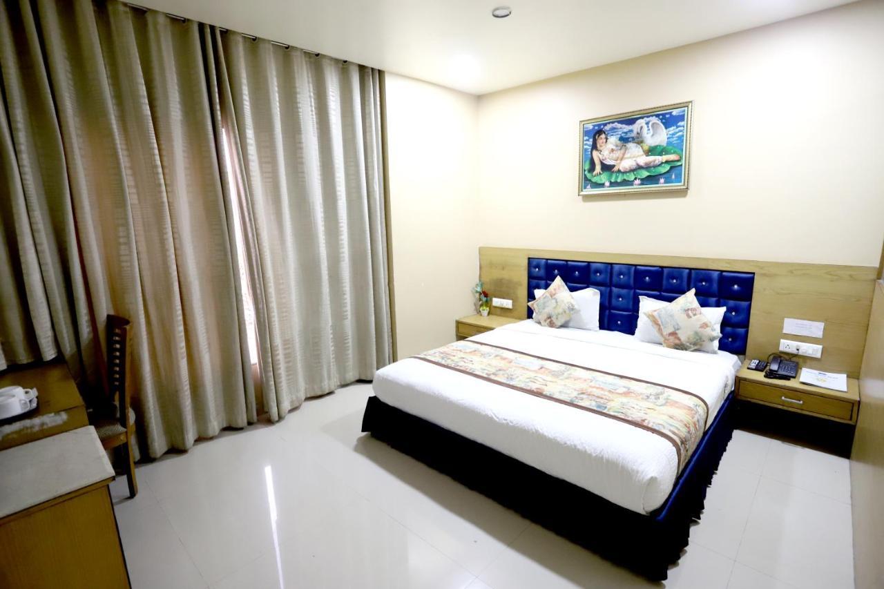 Hotel Blue Pearl Bhopal Buitenkant foto