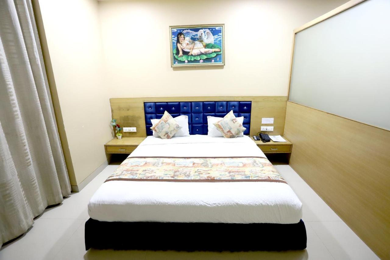 Hotel Blue Pearl Bhopal Buitenkant foto