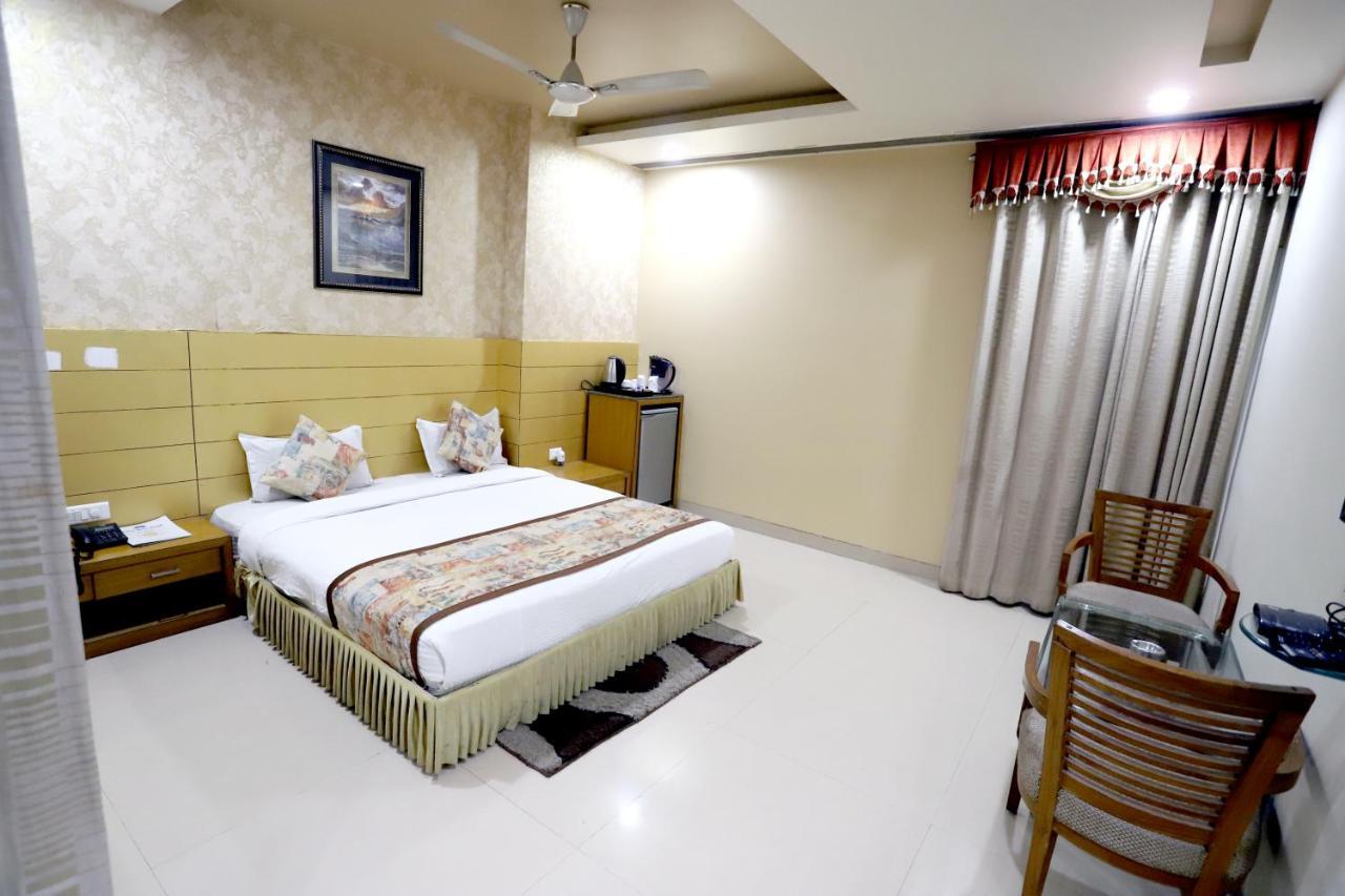 Hotel Blue Pearl Bhopal Buitenkant foto